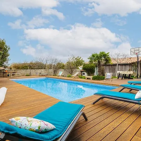 Apartmán Spacious With Heated Pool