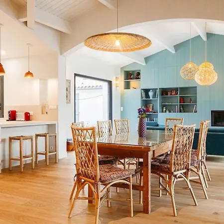 Apartment Spacious With Heated Pool