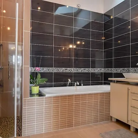 Spacious With Heated Pool *