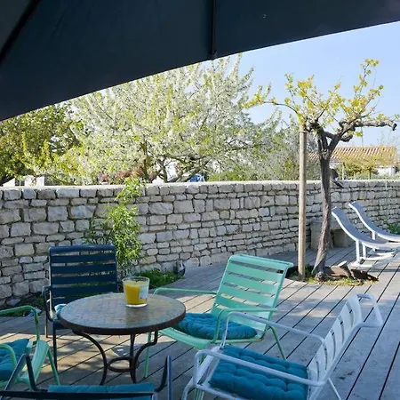 Apartment Spacious With Heated Pool