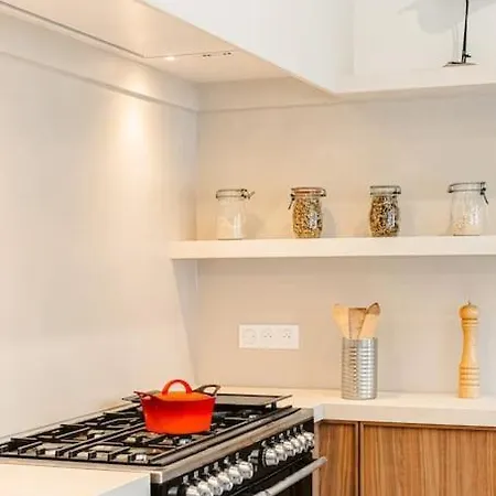 Spacious With Heated Pool Apartment *