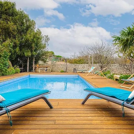 Spacious With Heated Pool *