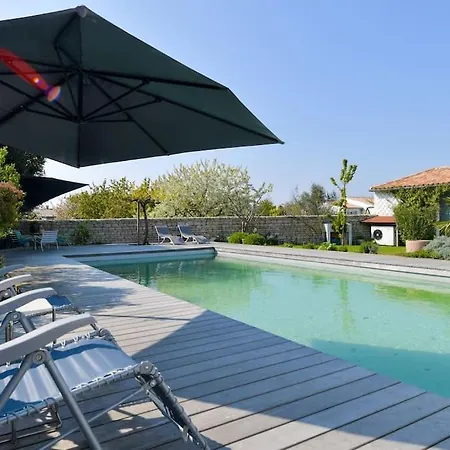 Spacious With Heated Pool *