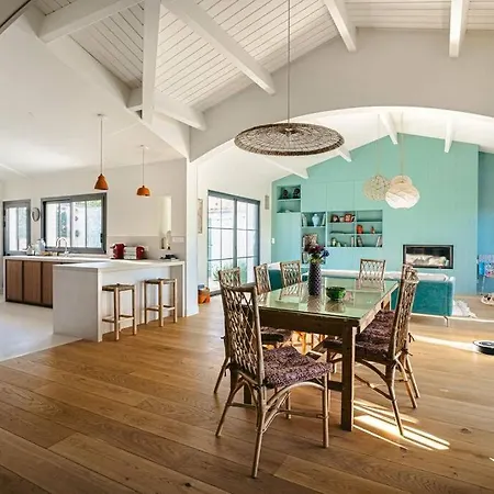 Apartment Spacious With Heated Pool *
