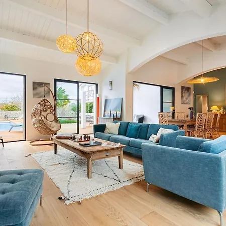 Apartment Spacious With Heated Pool *